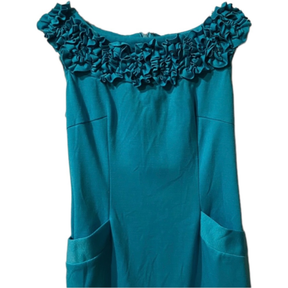 JUST TAYLOR RUFFLE DETAIL DRESS IN TEAL